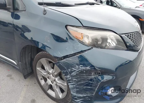 2012 Toyota Sienna Se 8 Passenger z USA, uszkodzony, nr VIN 5TDXK3DC2CS263039